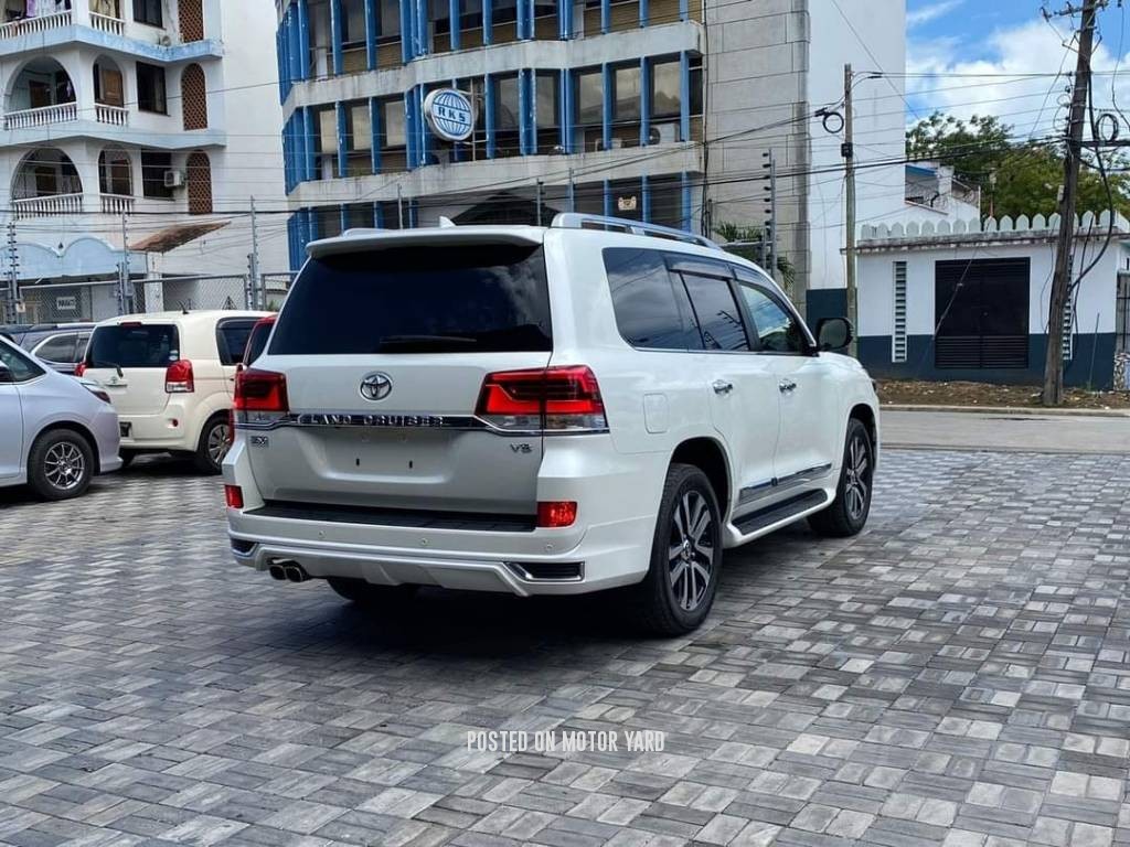 Toyota Land Cruiser 2017 Pearl