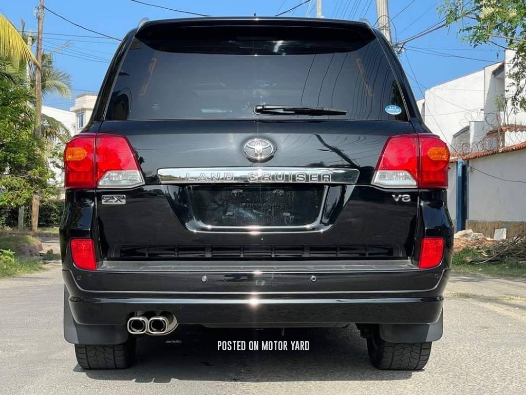 Toyota Land Cruiser 2016 Black