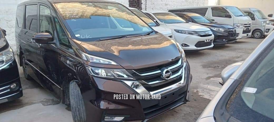 Nissan Serena 2017 Brown