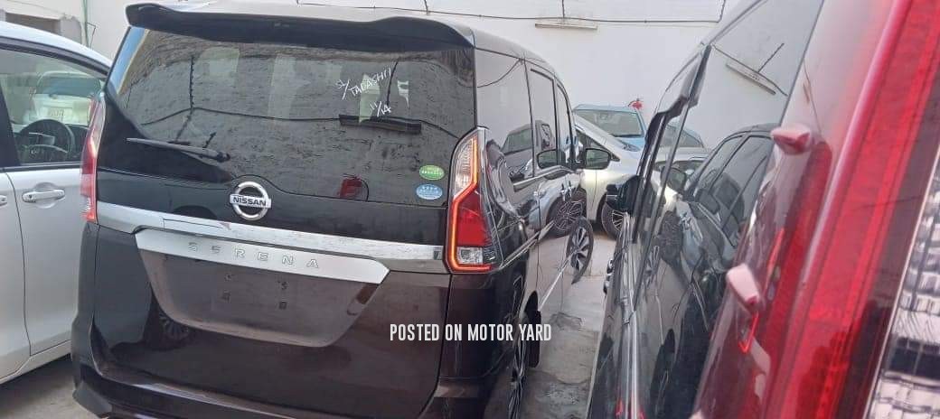 Nissan Serena 2017 Brown