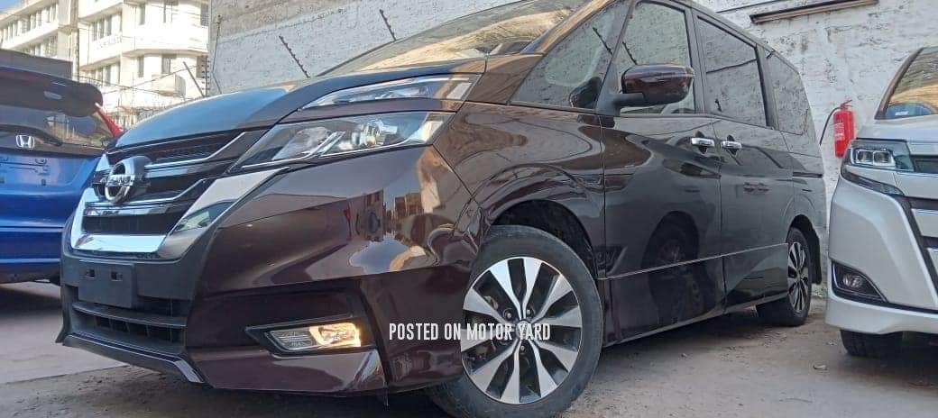 Nissan Serena 2017 Brown