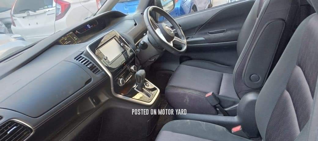 Nissan Serena 2017 Brown