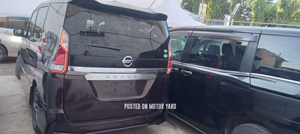Nissan Serena 2017 Brown