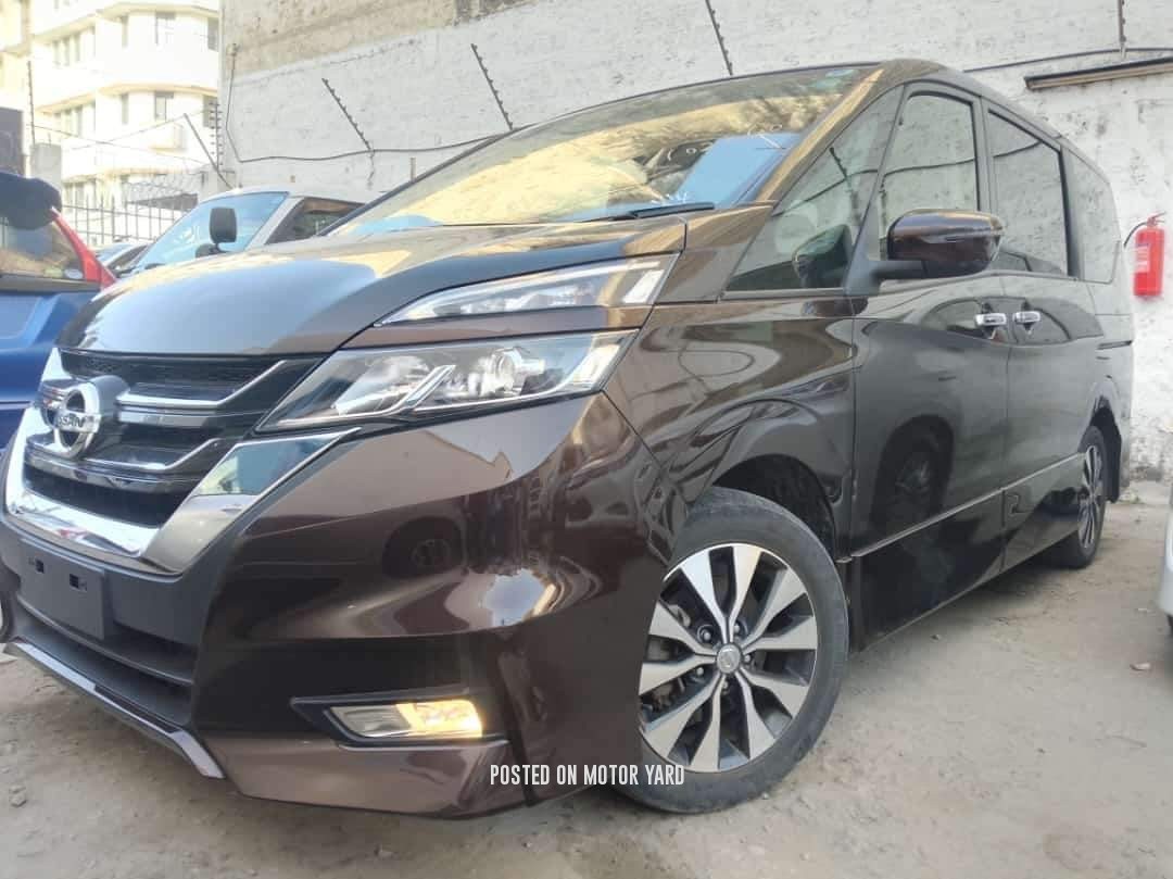 Nissan Serena 2017 Brown