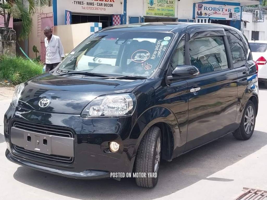 Toyota Porte 2017 Black
