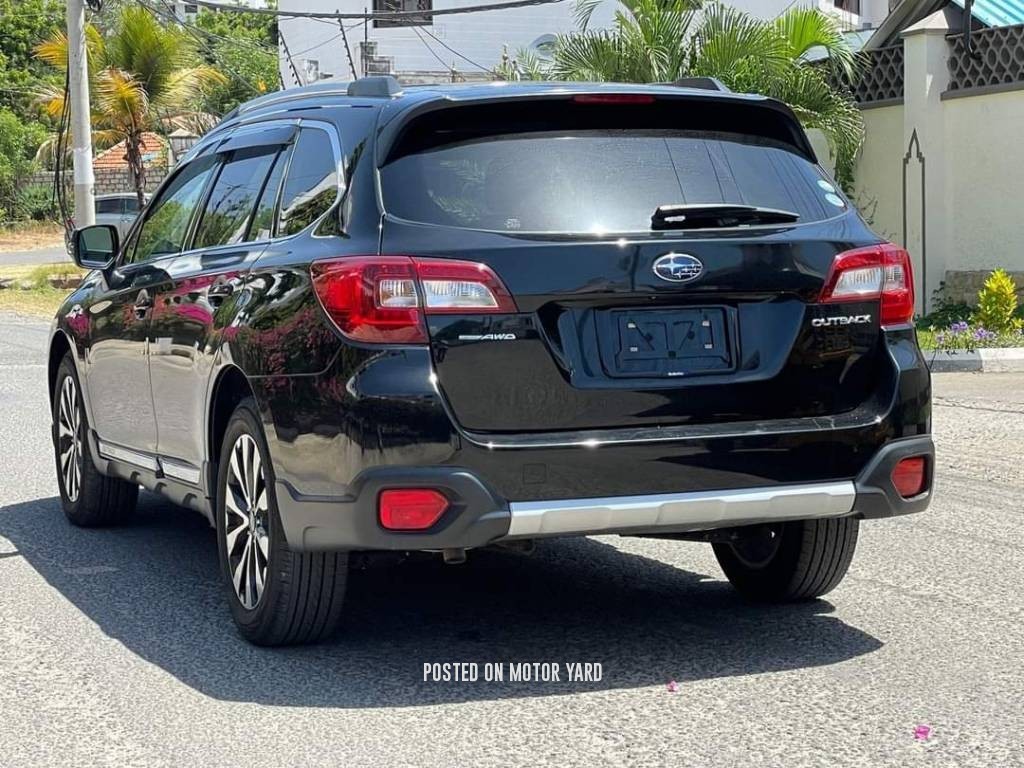 Subaru Outback 2017 Black