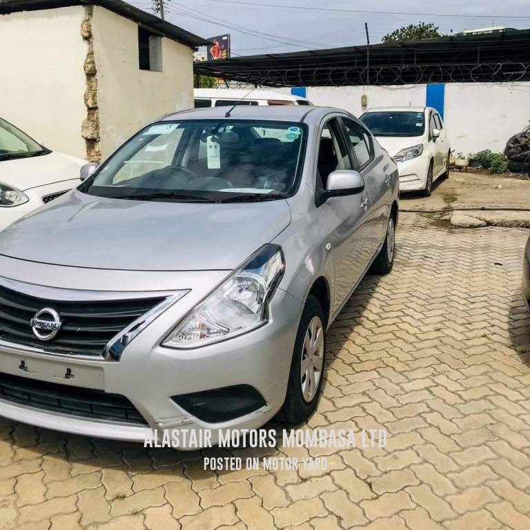 Nissan Latio 2017 Silver