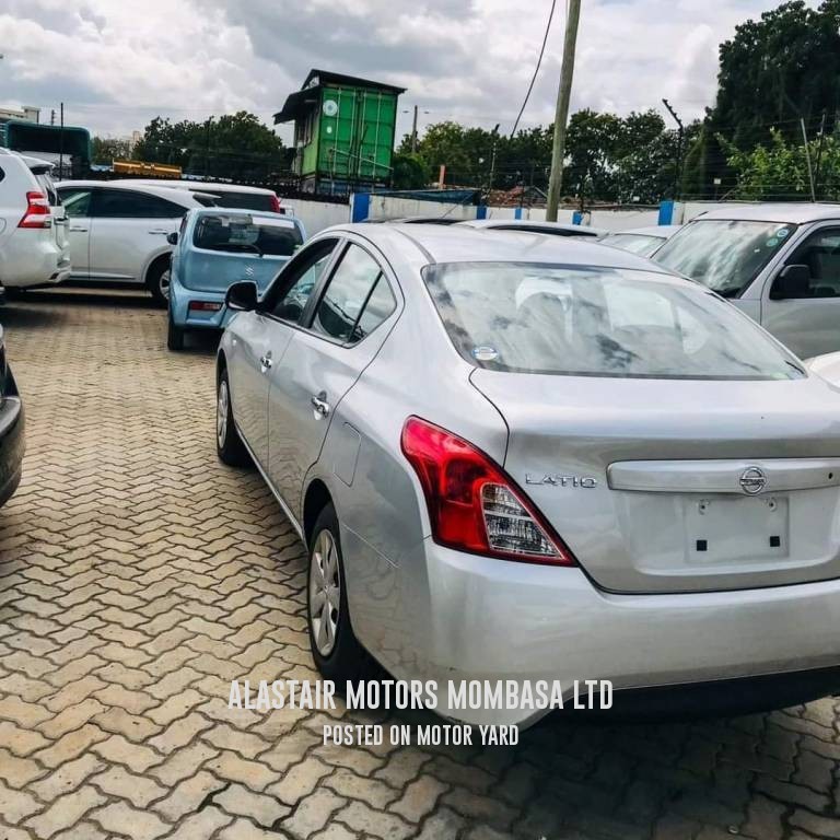 Nissan Latio 2017 Silver