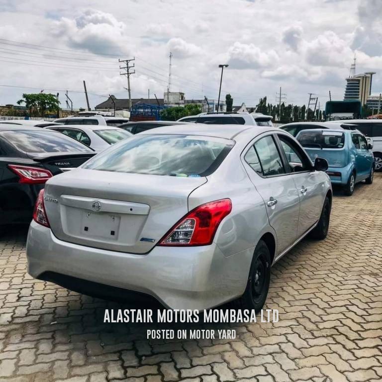 Nissan Latio 2017 Silver