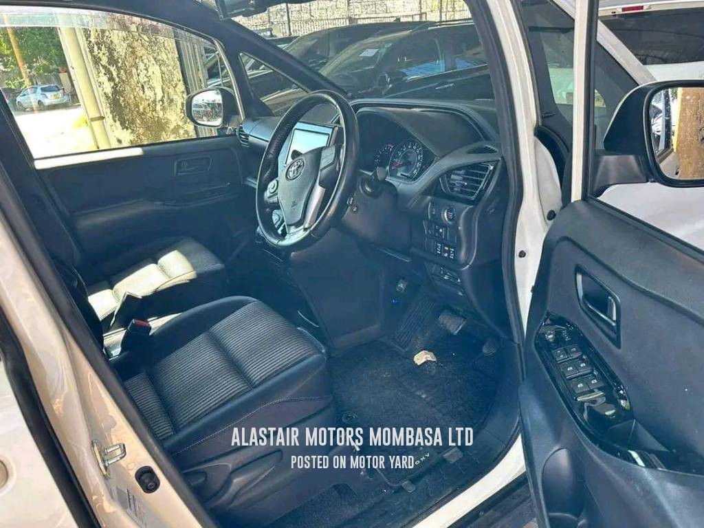 Toyota Voxy 2017 White
