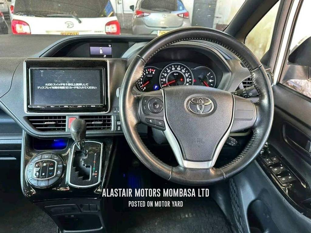 Toyota Voxy 2017 White