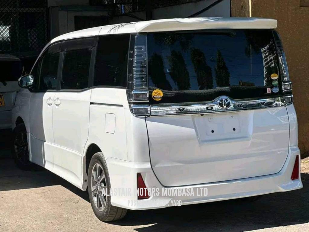 Toyota Voxy 2017 White