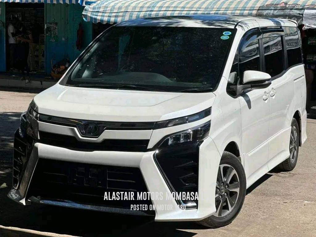 Toyota Voxy 2017 White