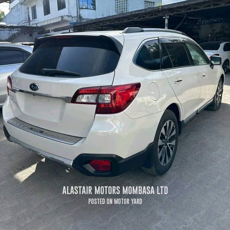 Subaru Outback 2017 White