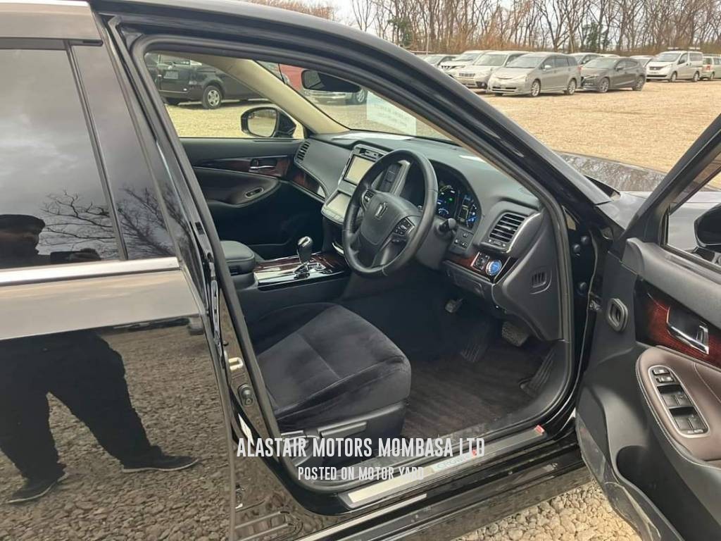 Toyota Crown 2017 Black