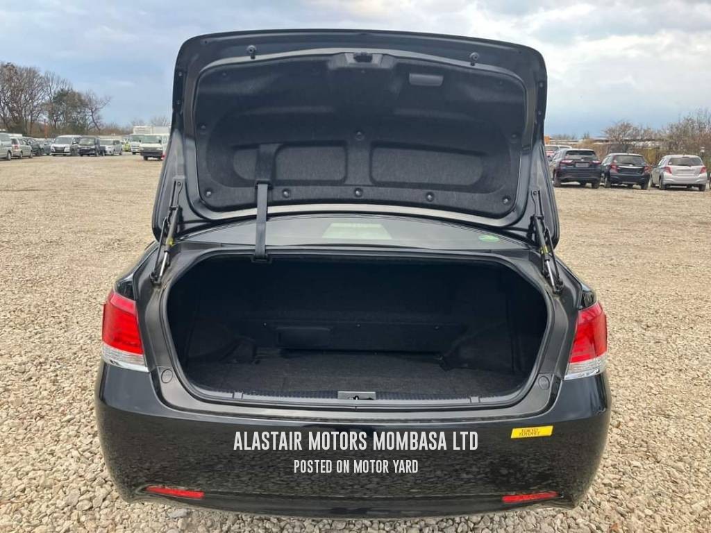 Toyota Crown 2017 Black