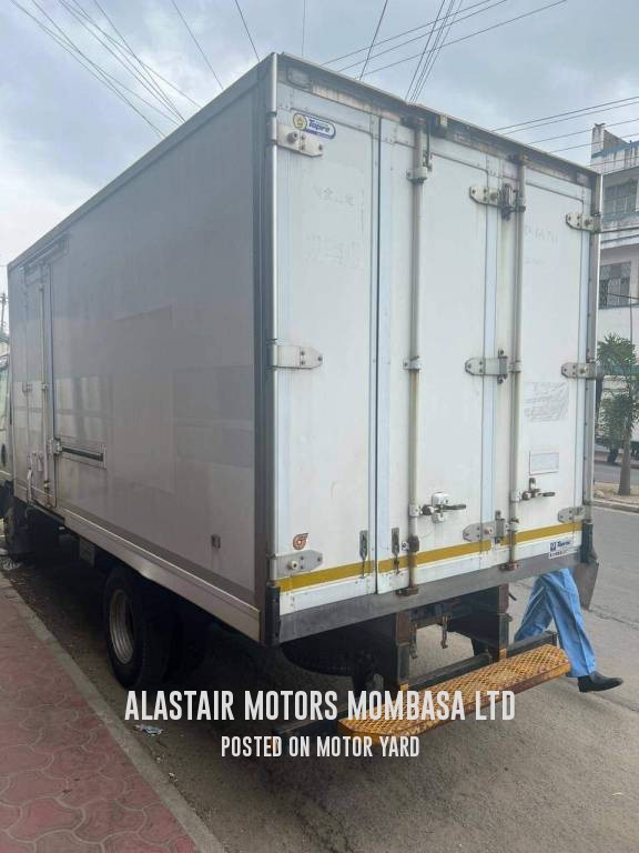 Isuzu ELF 2016 White