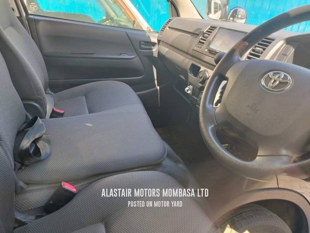 Toyota HiAce 2017 White