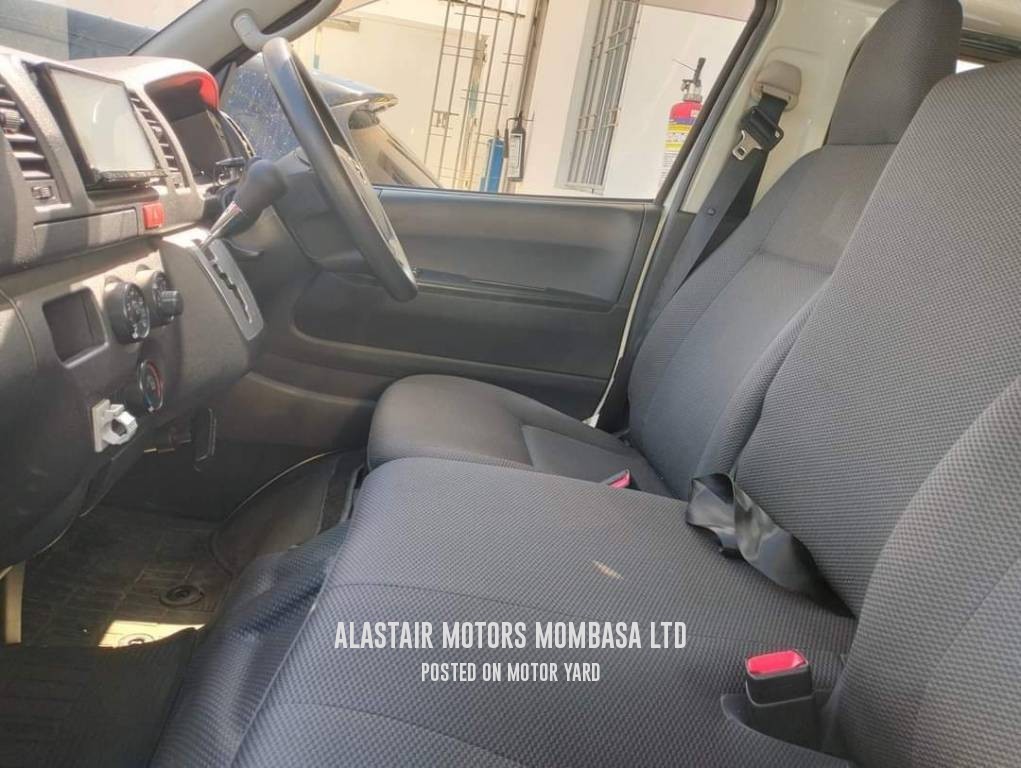 Toyota HiAce 2017 White