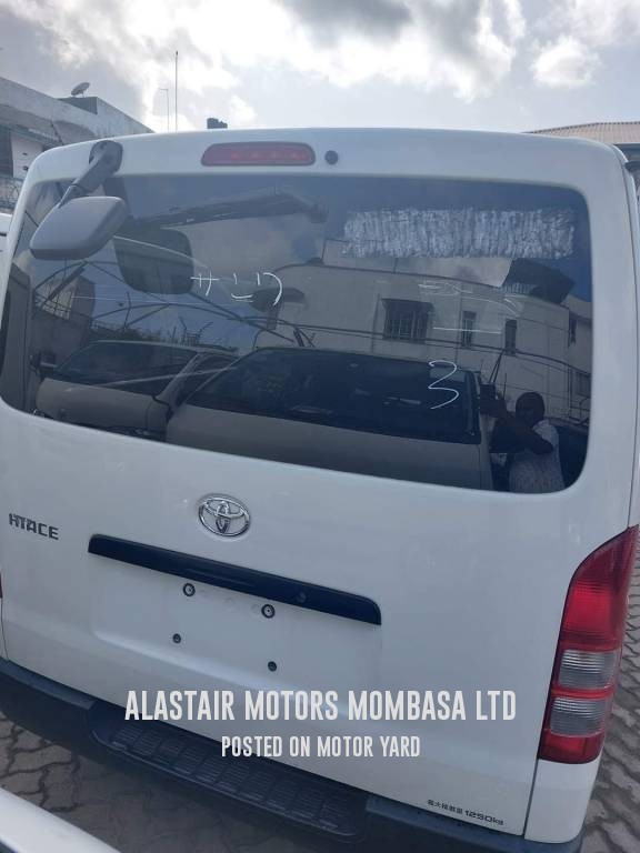 Toyota HiAce 2017 White