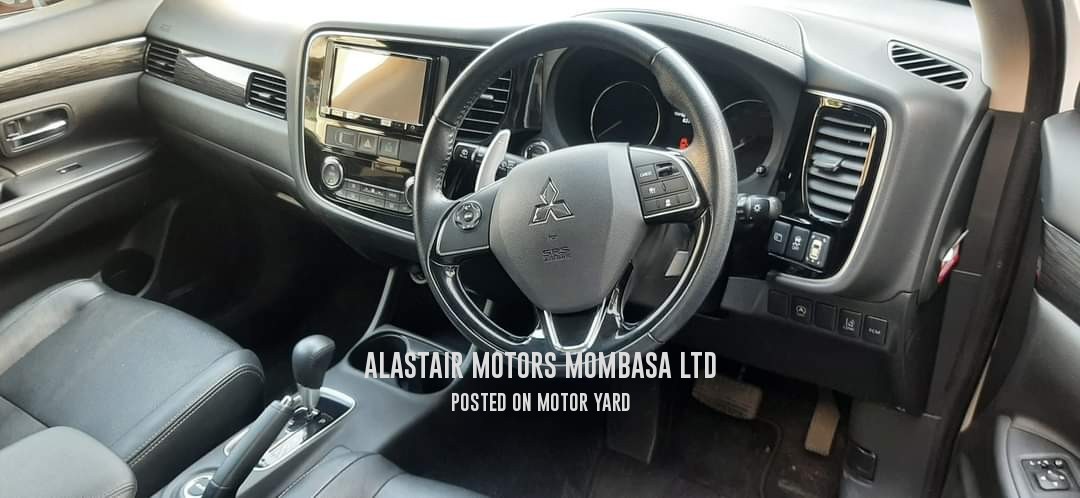 Mitsubishi Outlander 2016 White