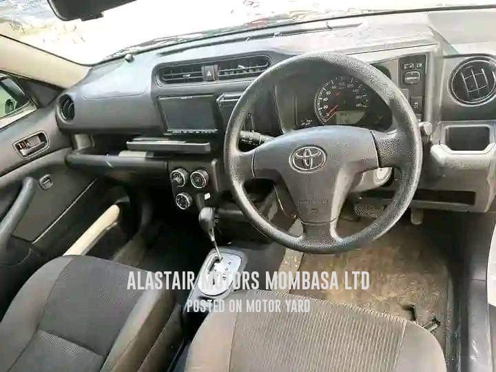 Toyota Probox 2017 Silver