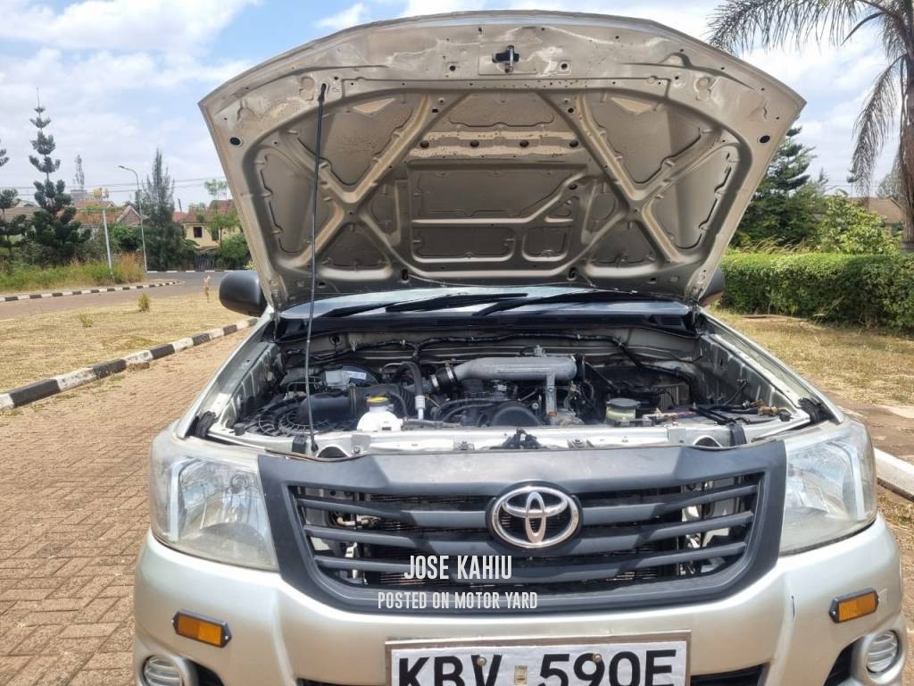 Toyota Hilux 2012 Silver