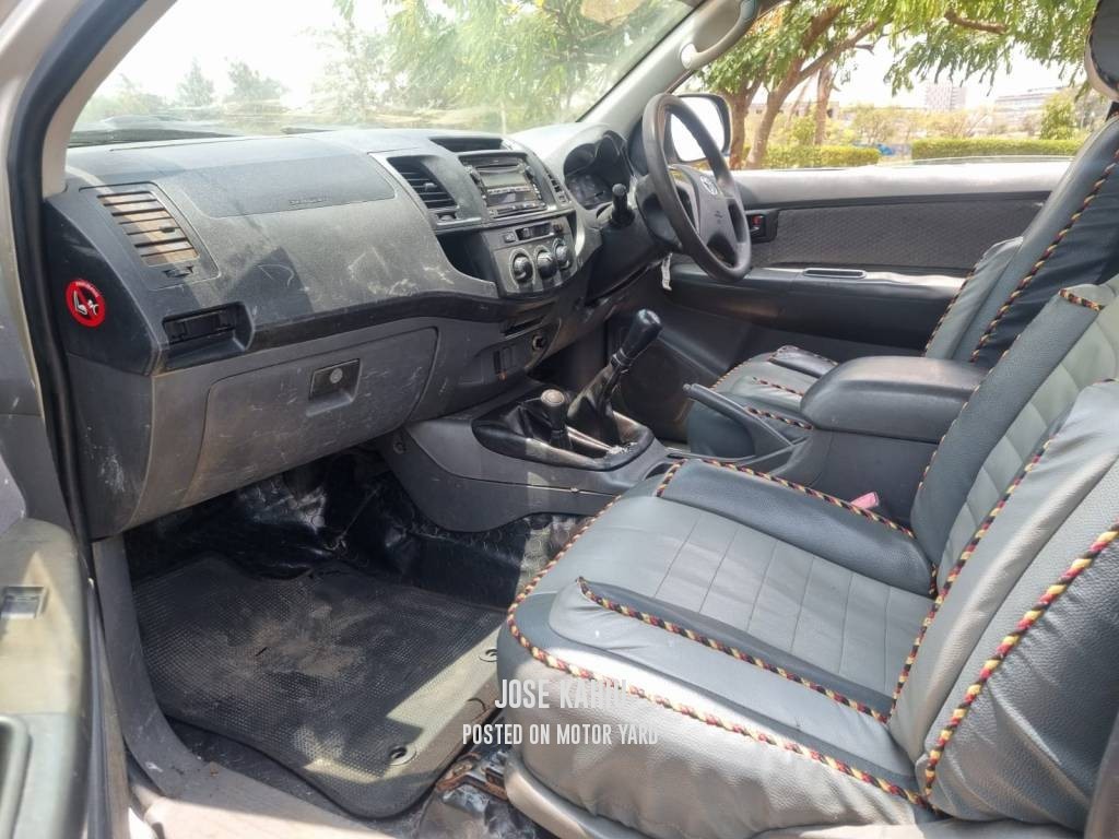 Toyota Hilux 2012 Silver