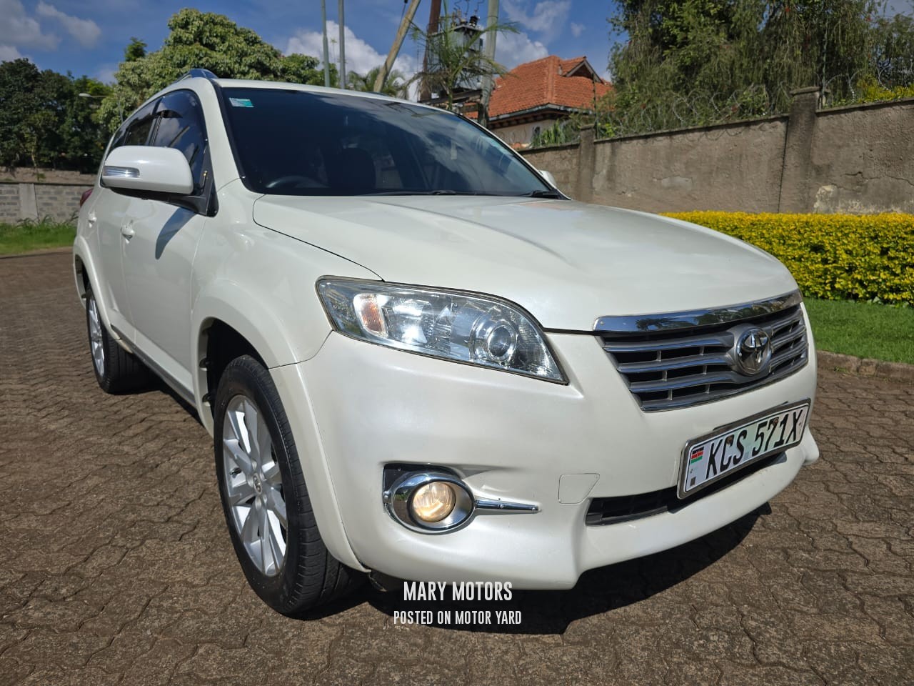 Toyota Vanguard 2012 White