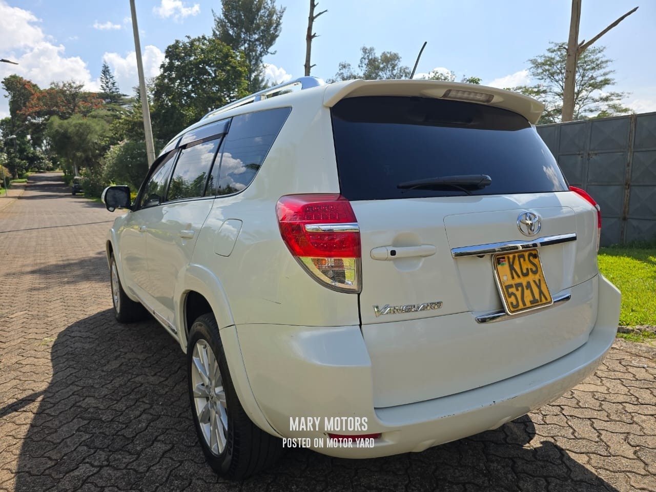 Toyota Vanguard 2012 White