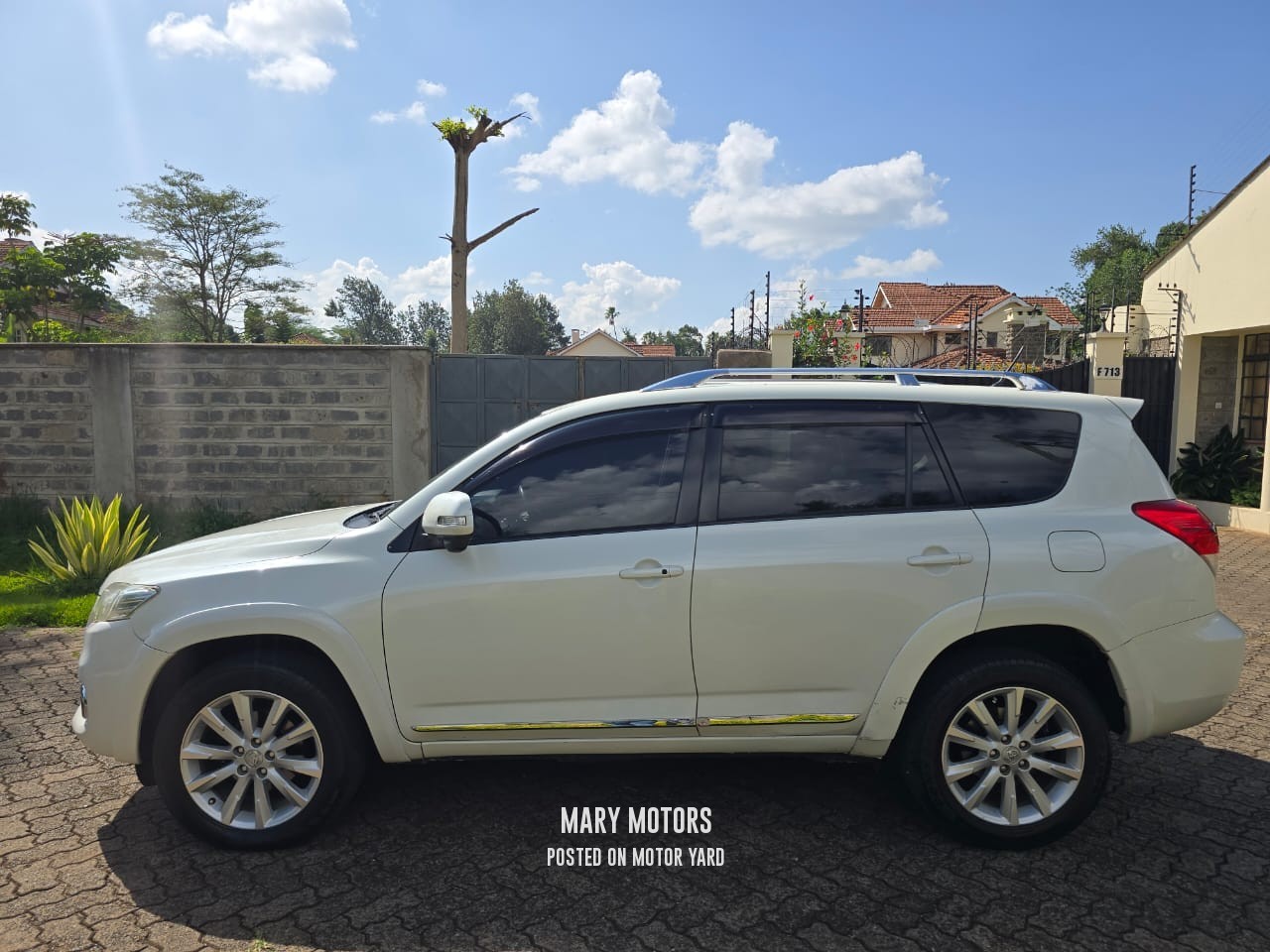 Toyota Vanguard 2012 White