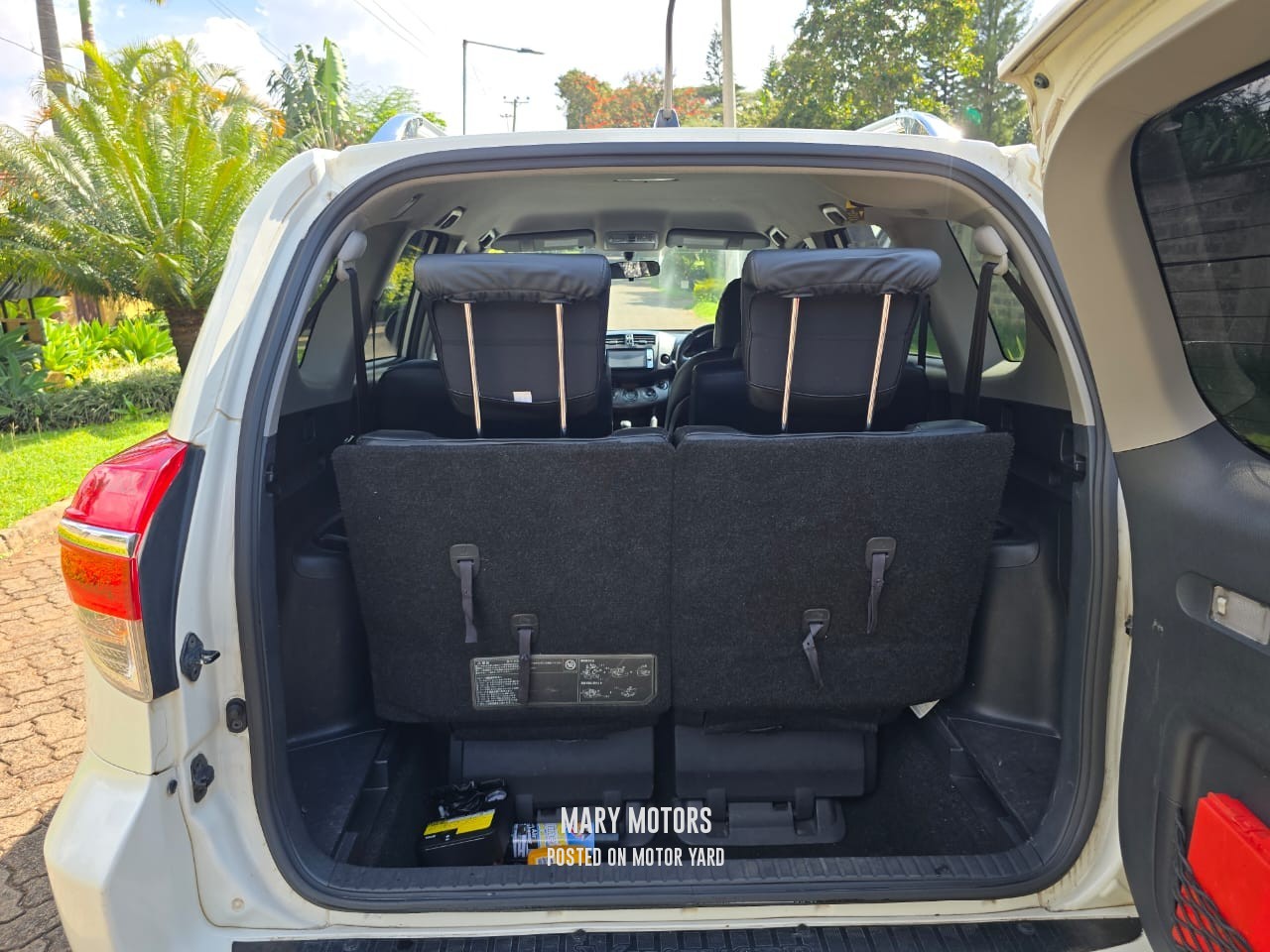 Toyota Vanguard 2012 White