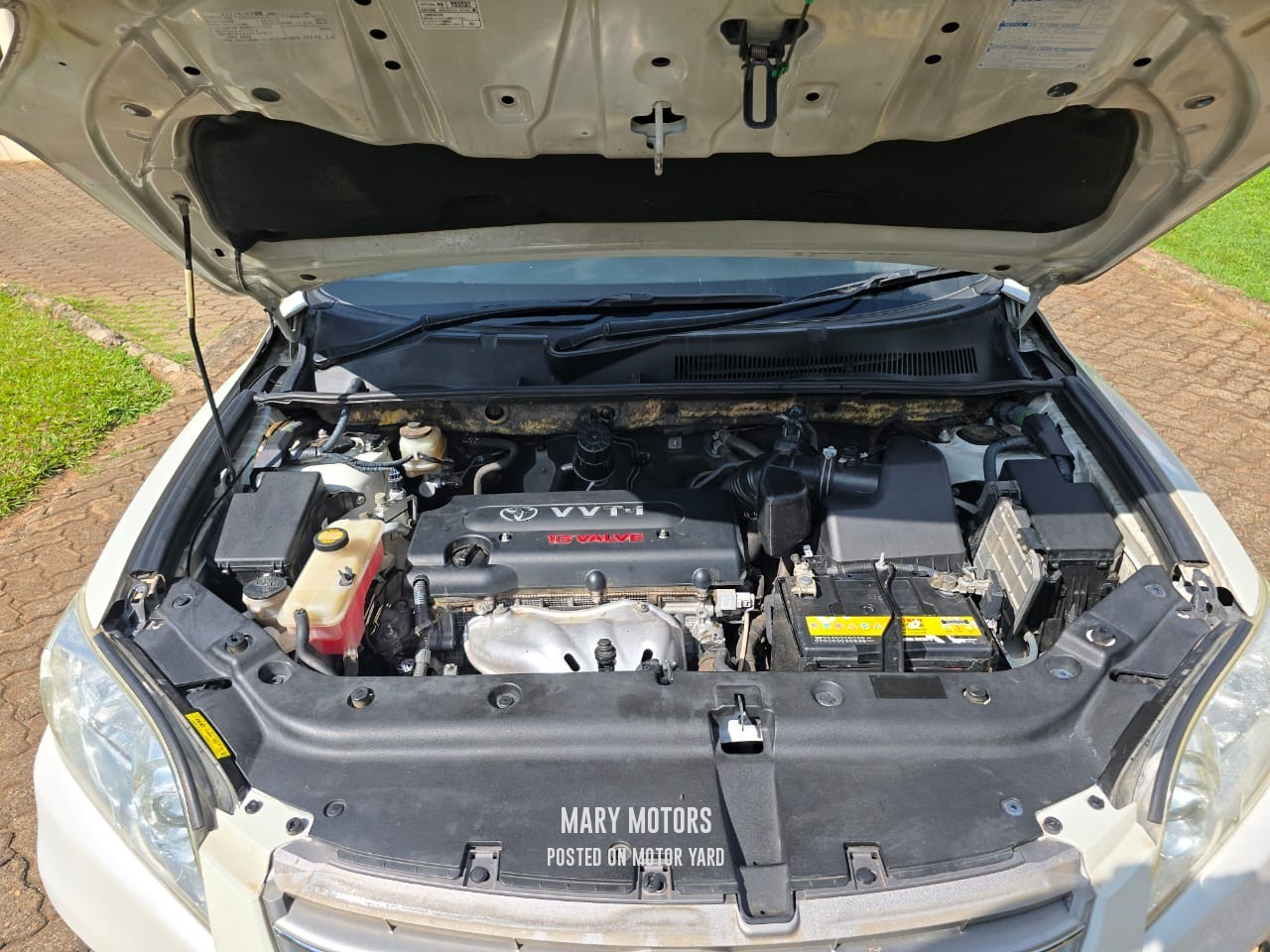 Toyota Vanguard 2012 White