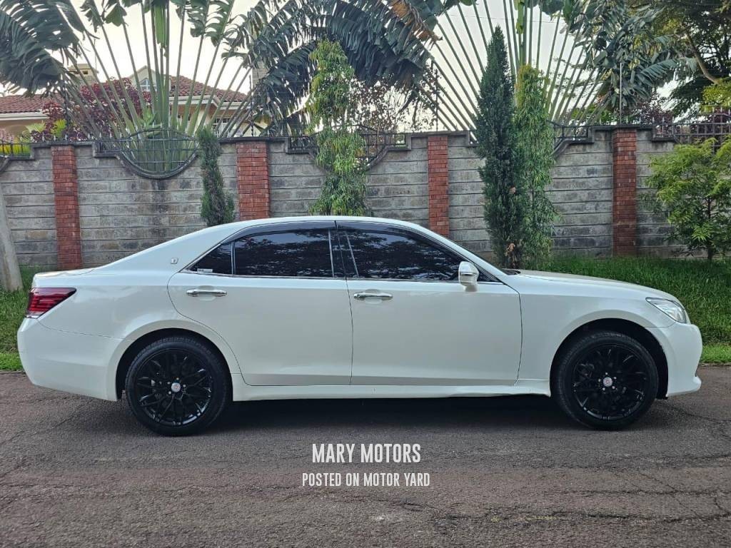 Toyota Crown 2015 White