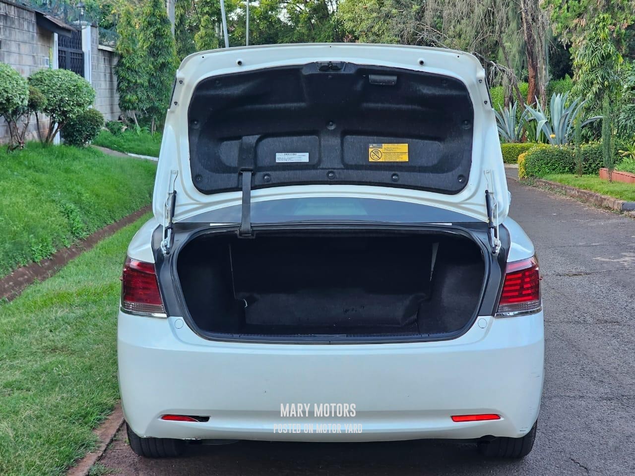 Toyota Crown 2015 White