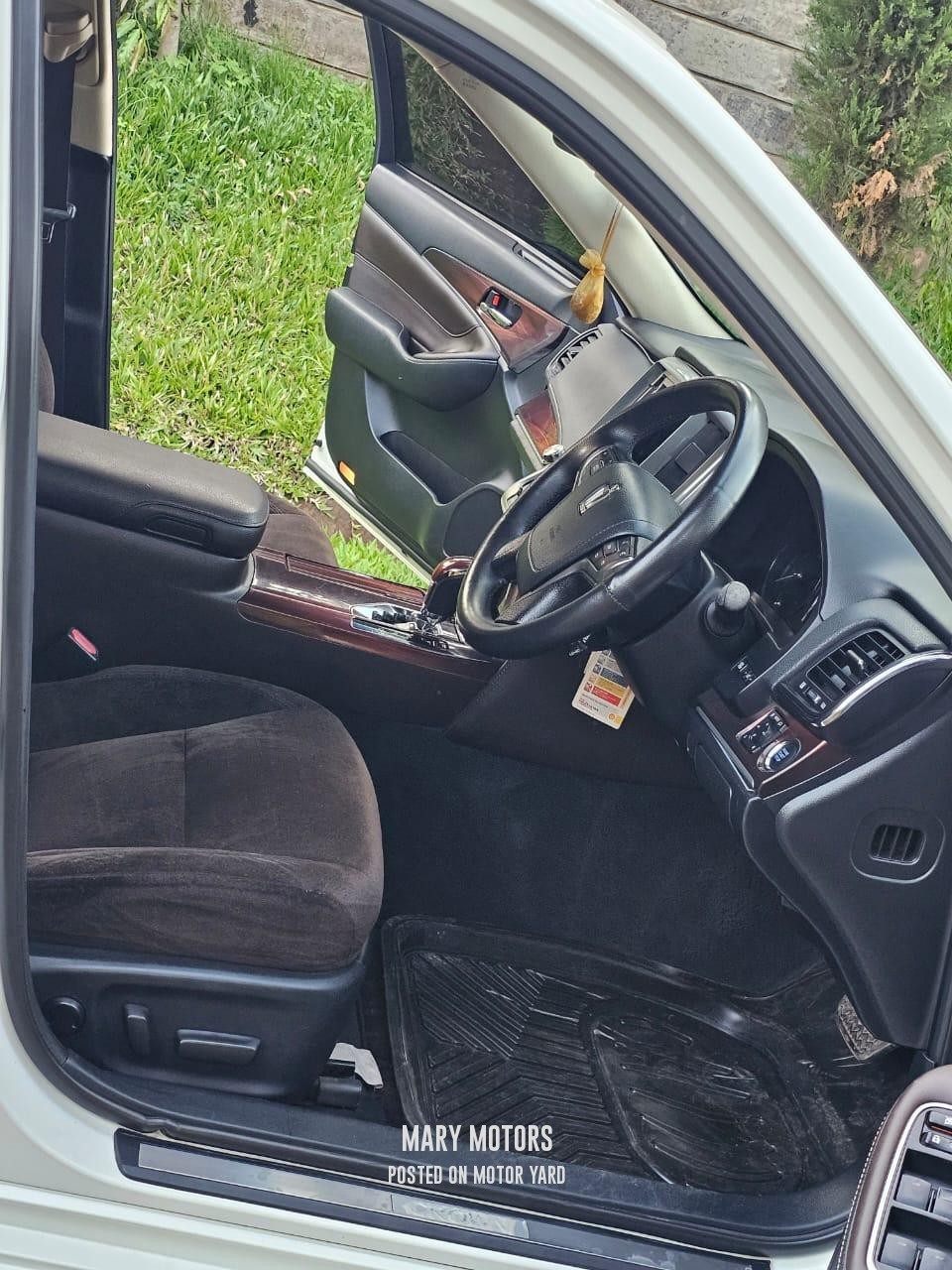 Toyota Crown 2015 White