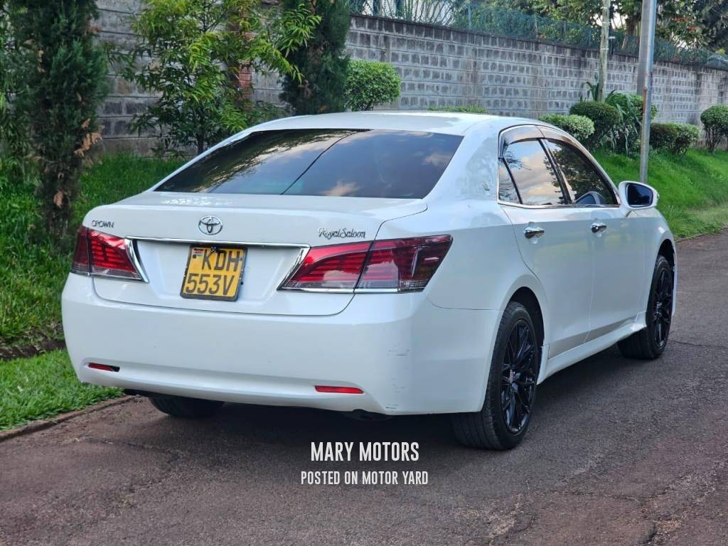 Toyota Crown 2015 White
