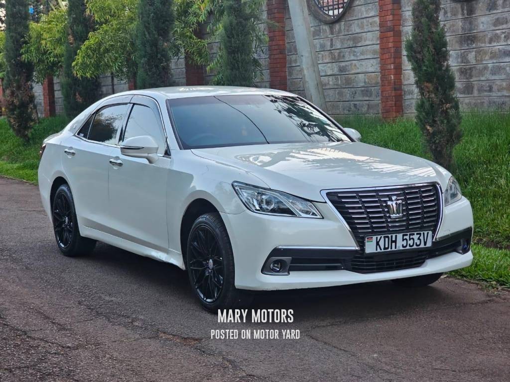 Toyota Crown 2015 White