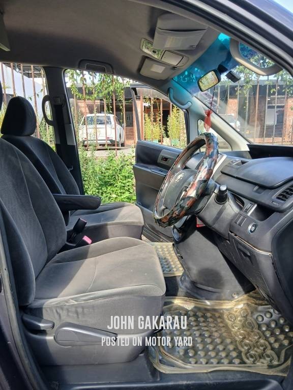 Toyota Noah 2010 Blue