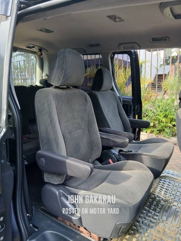 Toyota Noah 2010 Blue