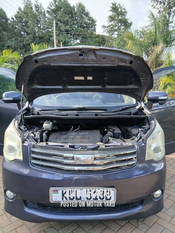 Toyota Noah 2010 Blue