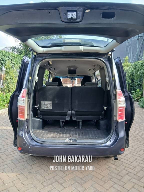 Toyota Noah 2010 Blue