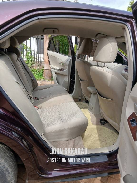 Toyota Premio 2011 Purple