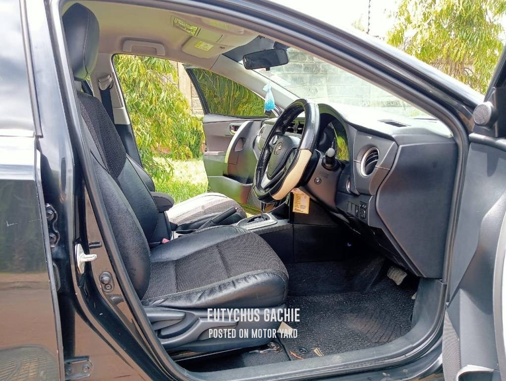 Toyota Auris 2014 Black