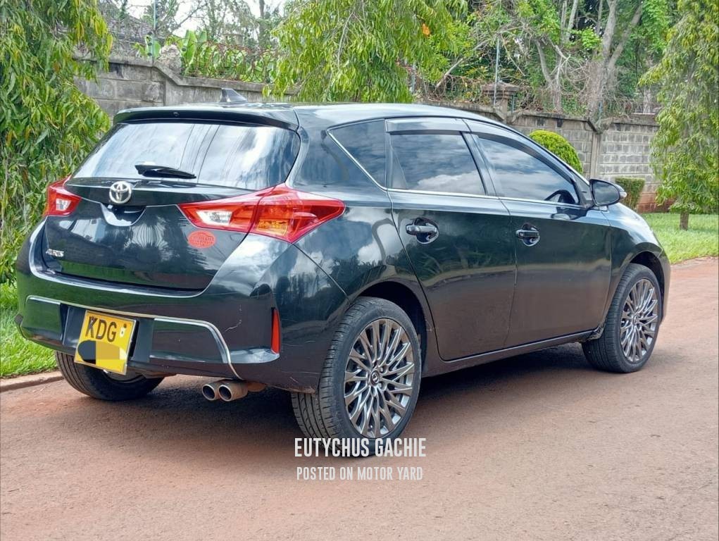 Toyota Auris 2014 Black