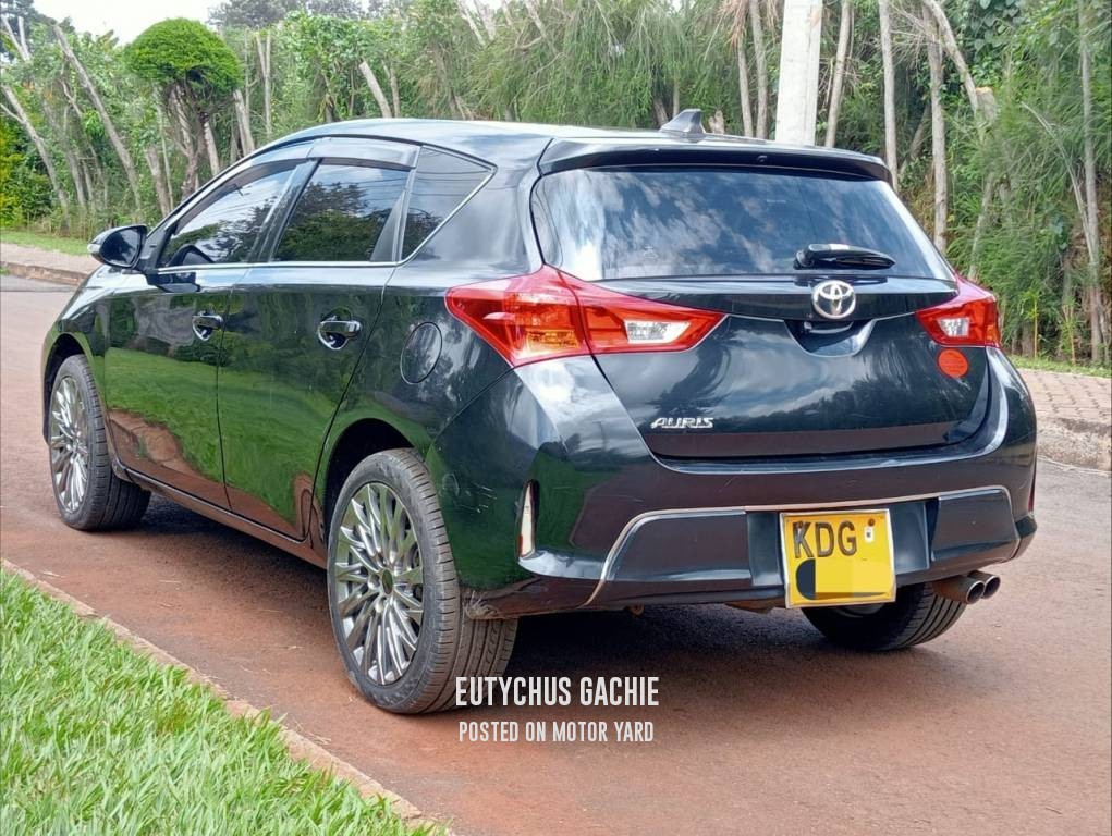 Toyota Auris 2014 Black