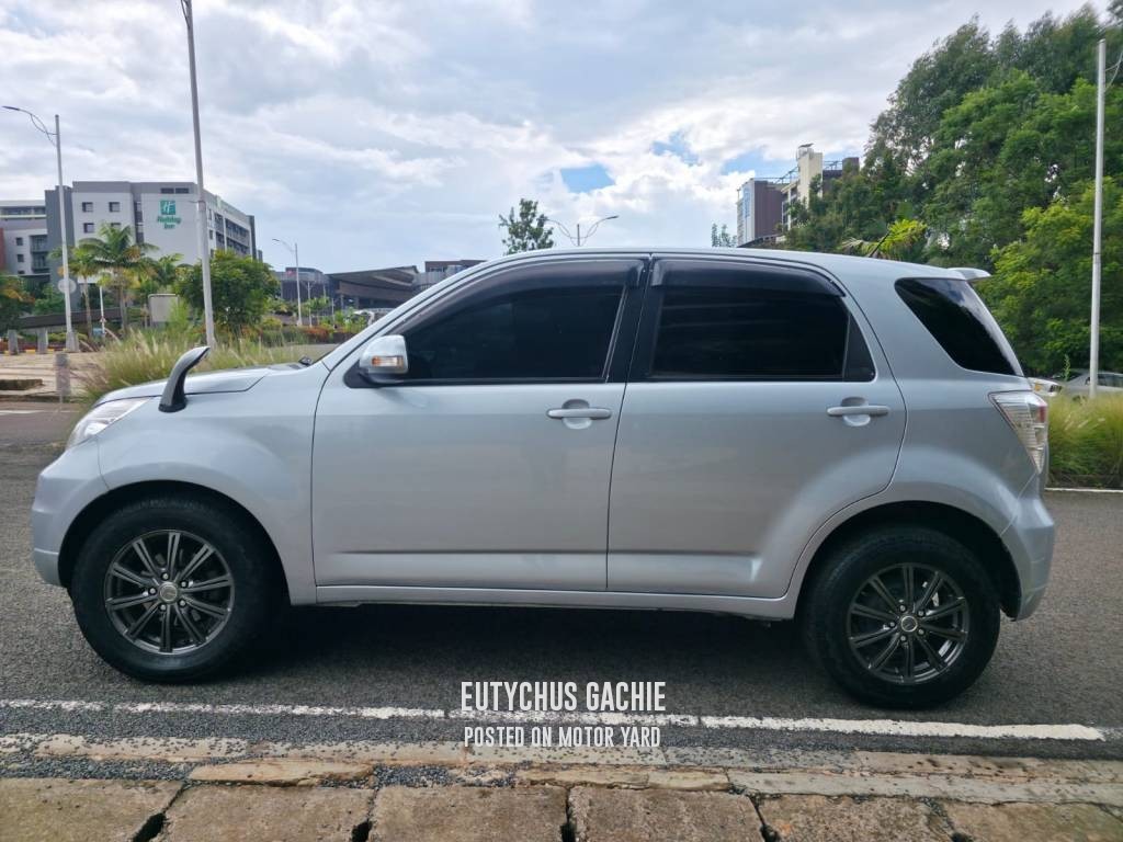 Toyota Rush 2013 Silver