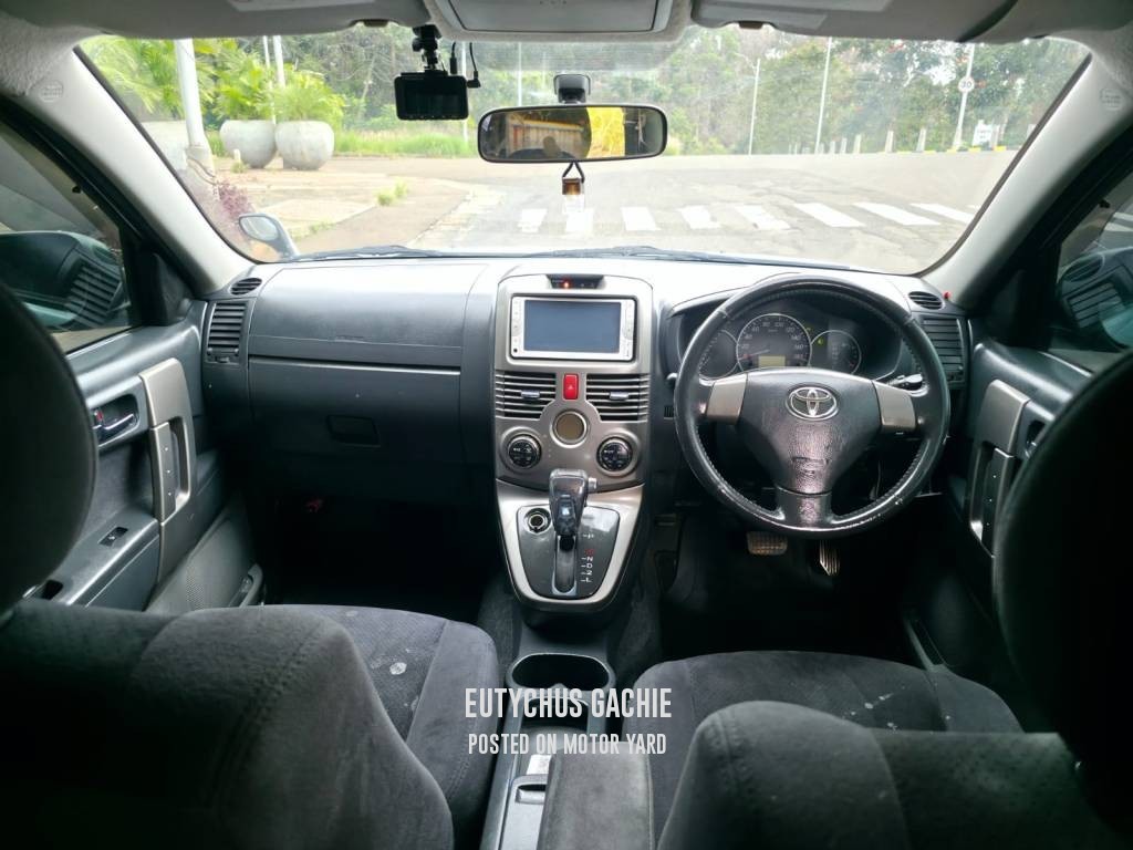 Toyota Rush 2013 Silver