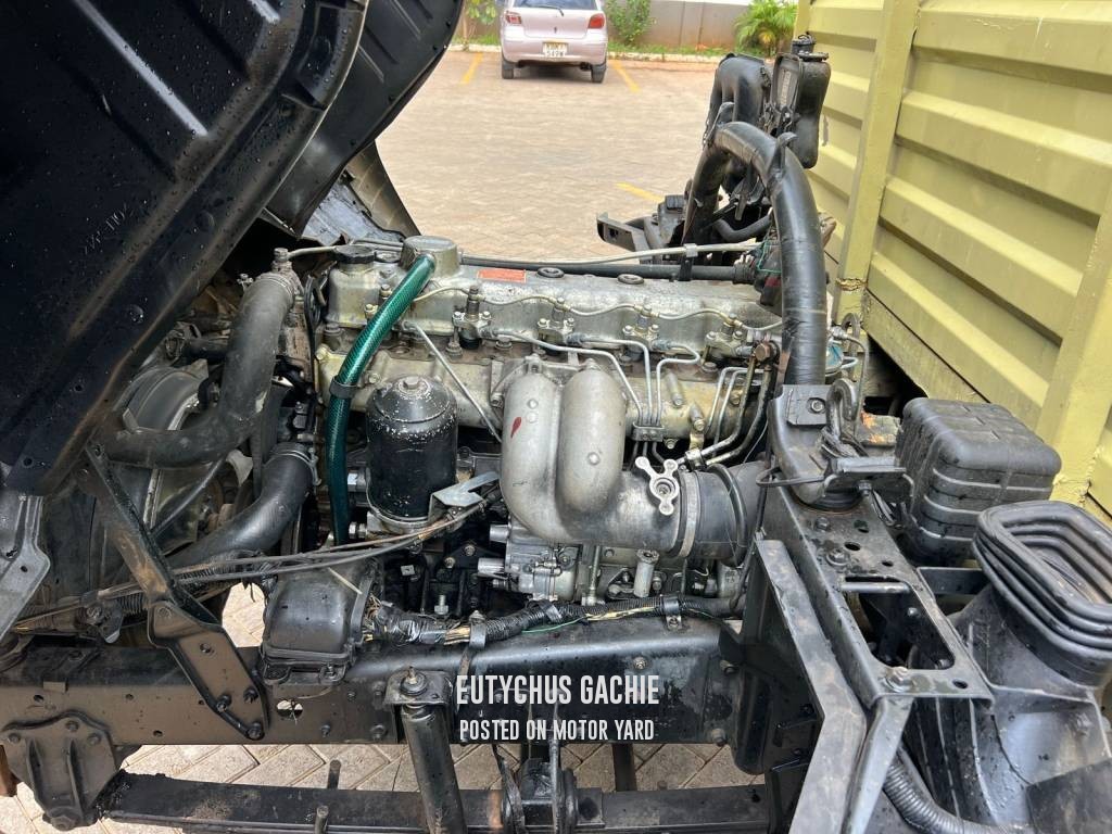 Mitsubishi FH 2011 Gold