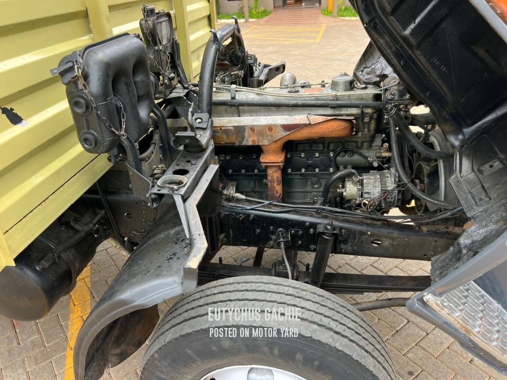 Mitsubishi FH 2011 Gold